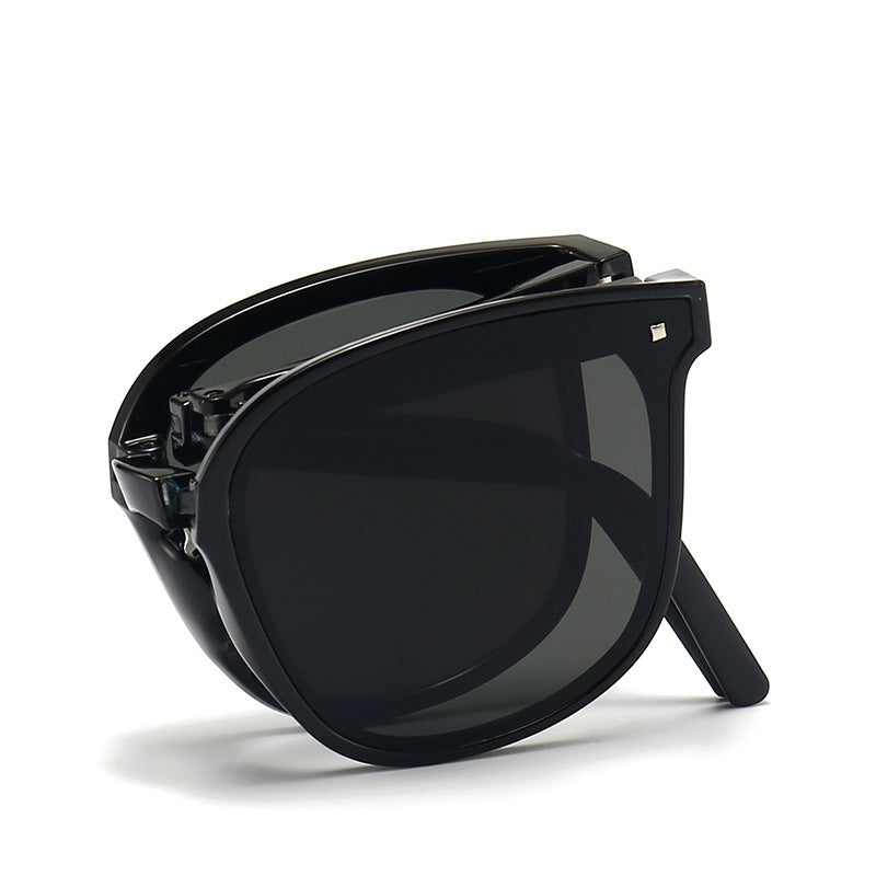 Beach Ready: Stylish Foldable Sunglasses for Sun Protection