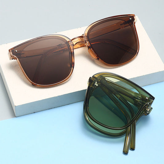 Beach Ready: Stylish Foldable Sunglasses for Sun Protection