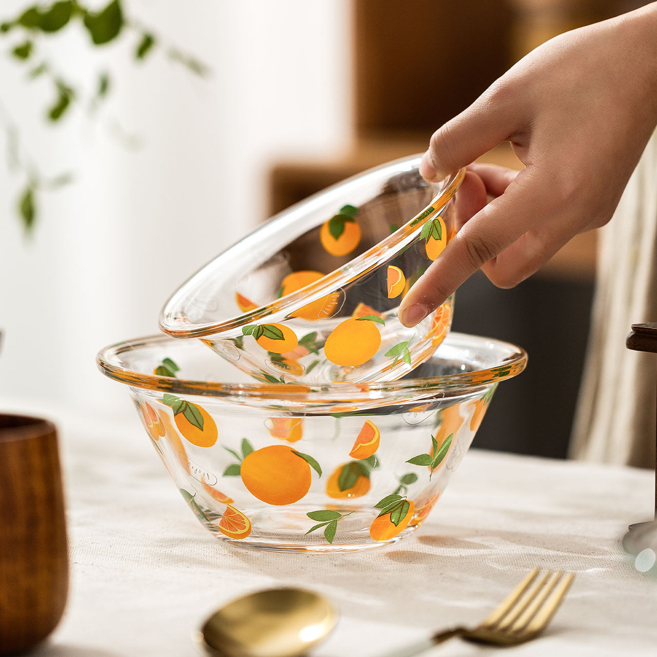 Elegant Glass Bowl for Serving Salads and Fresh Fruits